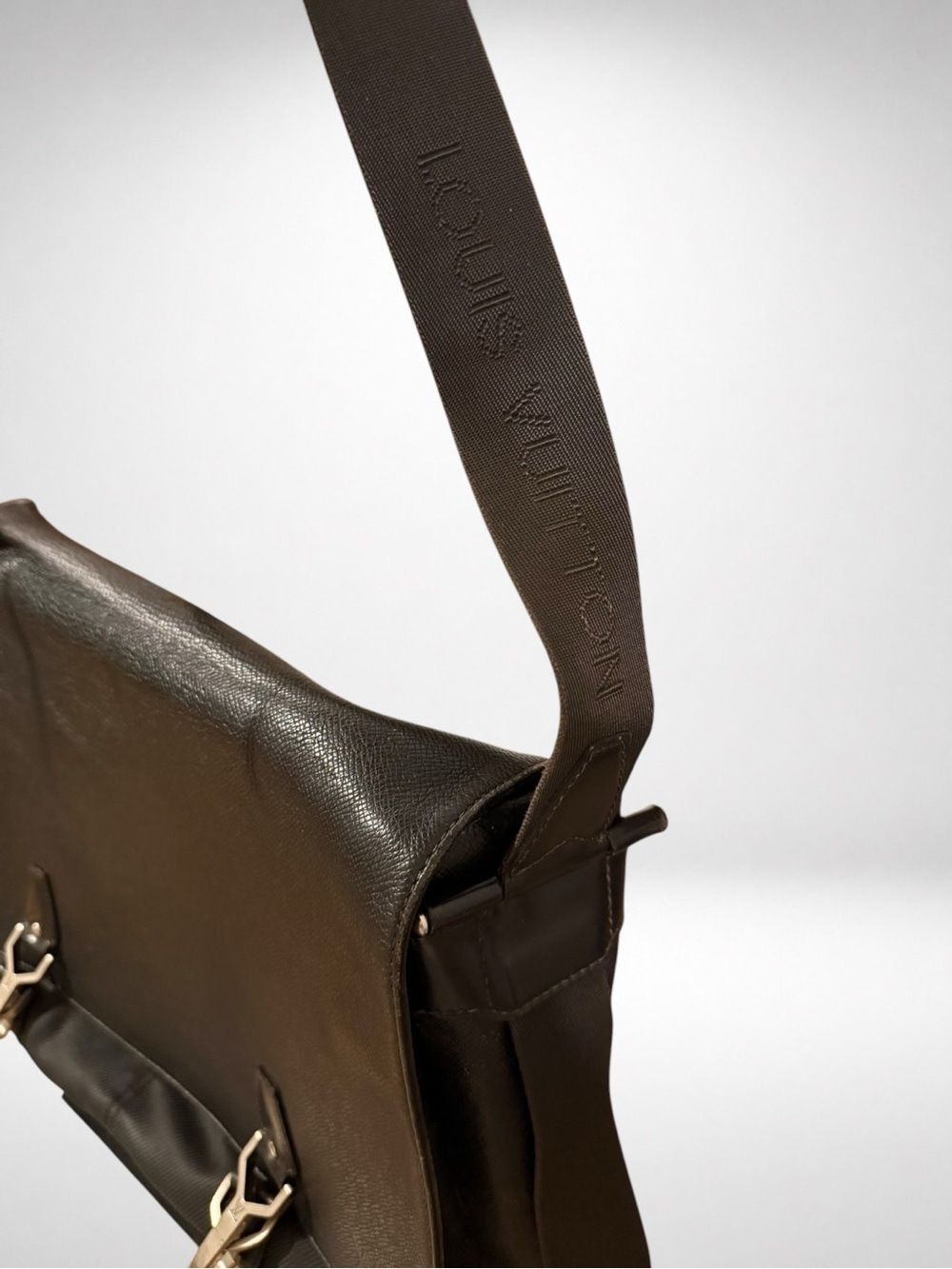 Louis Vuitton Taiga Dersou Messenger Bag Black Leather Crossbody Unisex - Picture 7 of 16